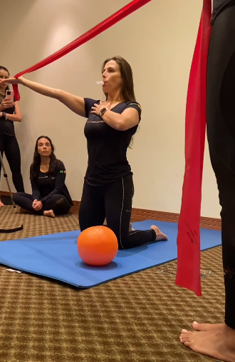 Aula em grupo de LPF com Camila Vencato